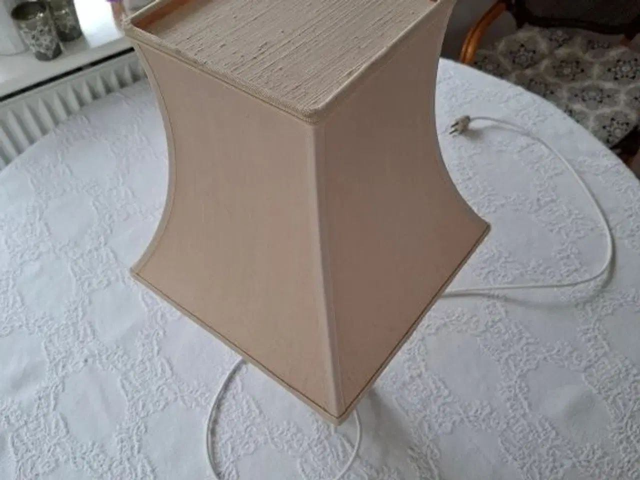 Billede 2 - Gold Imari håndmalet bordlampe med skærm sælges