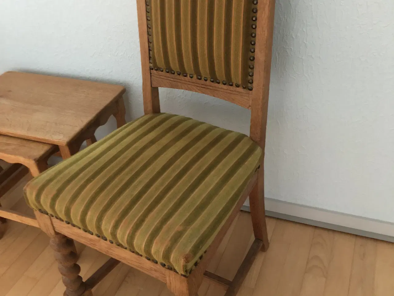 Billede 1 - Massiv egetræsstol