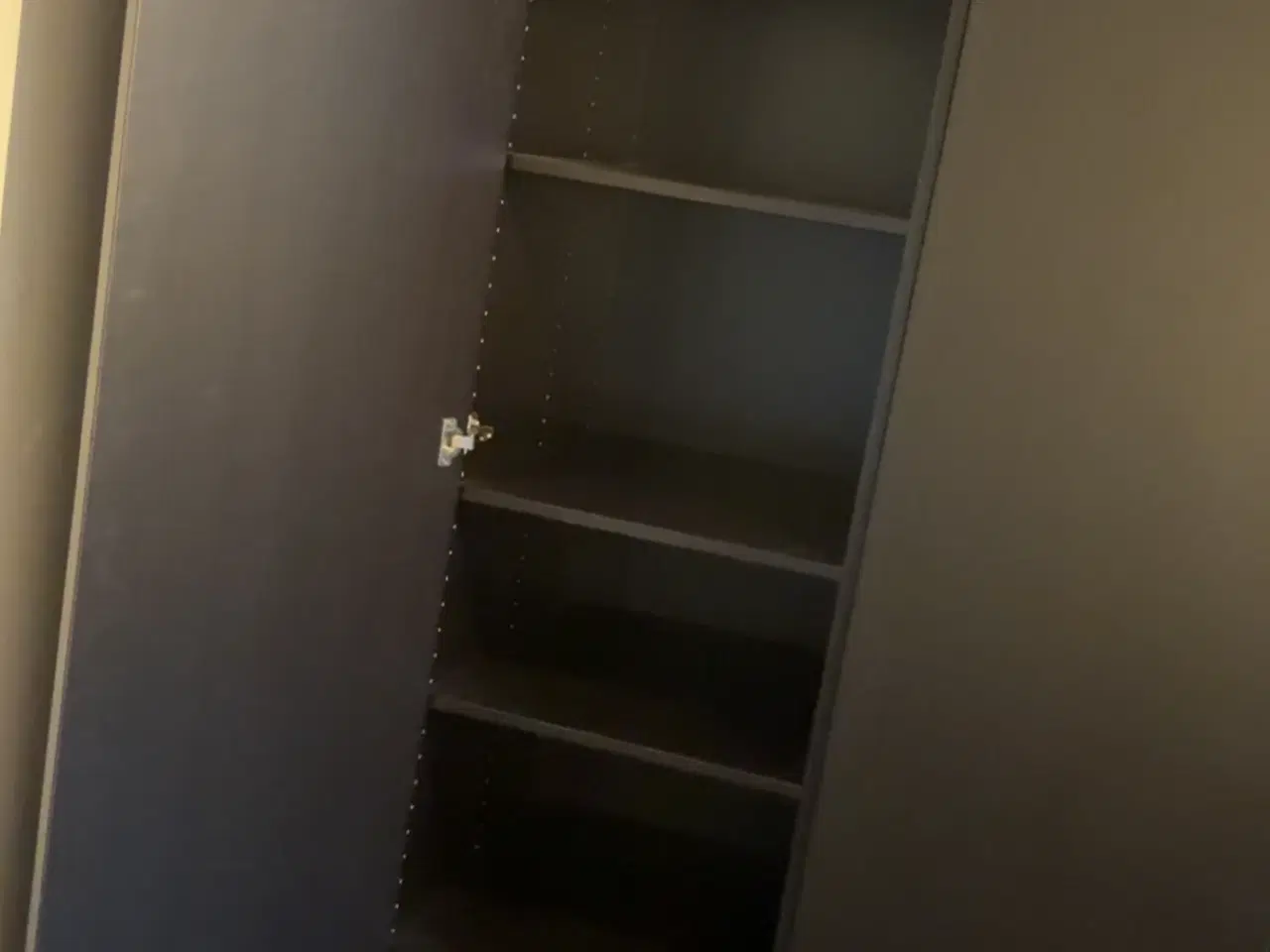 Billede 4 - Stort fint tøjskab 