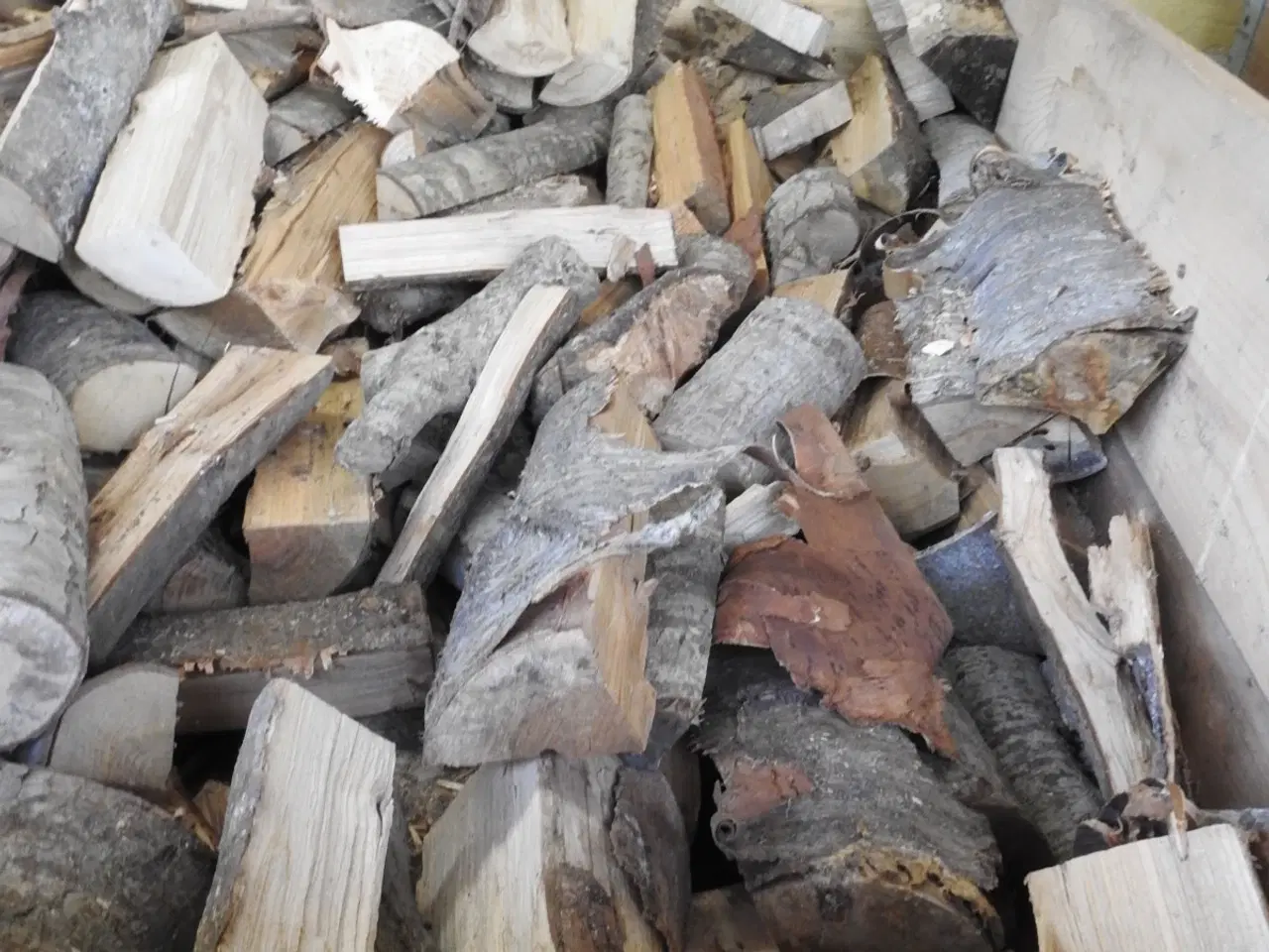 Billede 1 - Brænde, blandet inkl. palle og rammer.