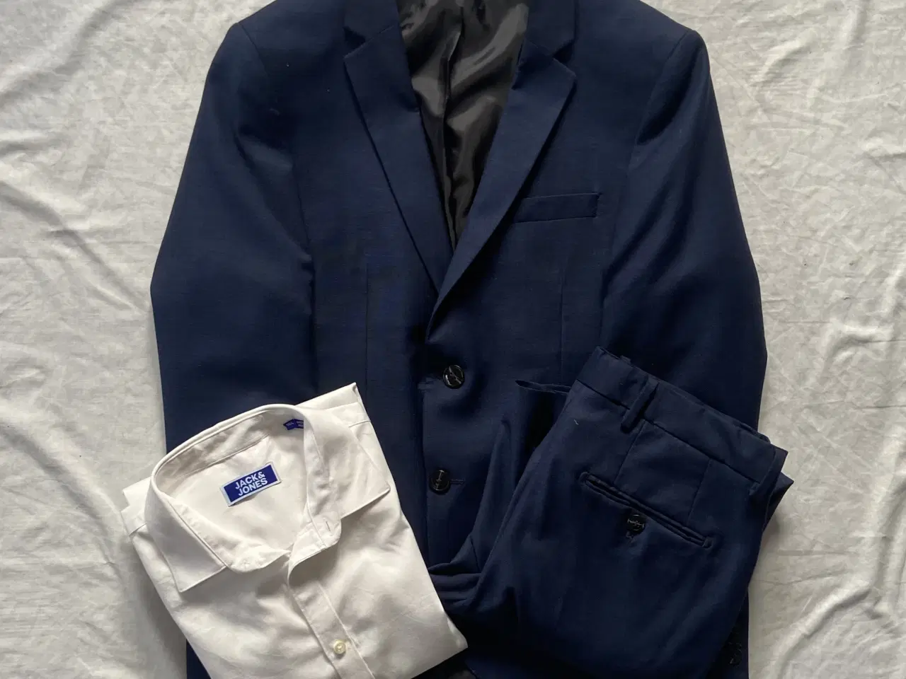 Billede 1 - Jakkesæt til konfirmanden str. 164