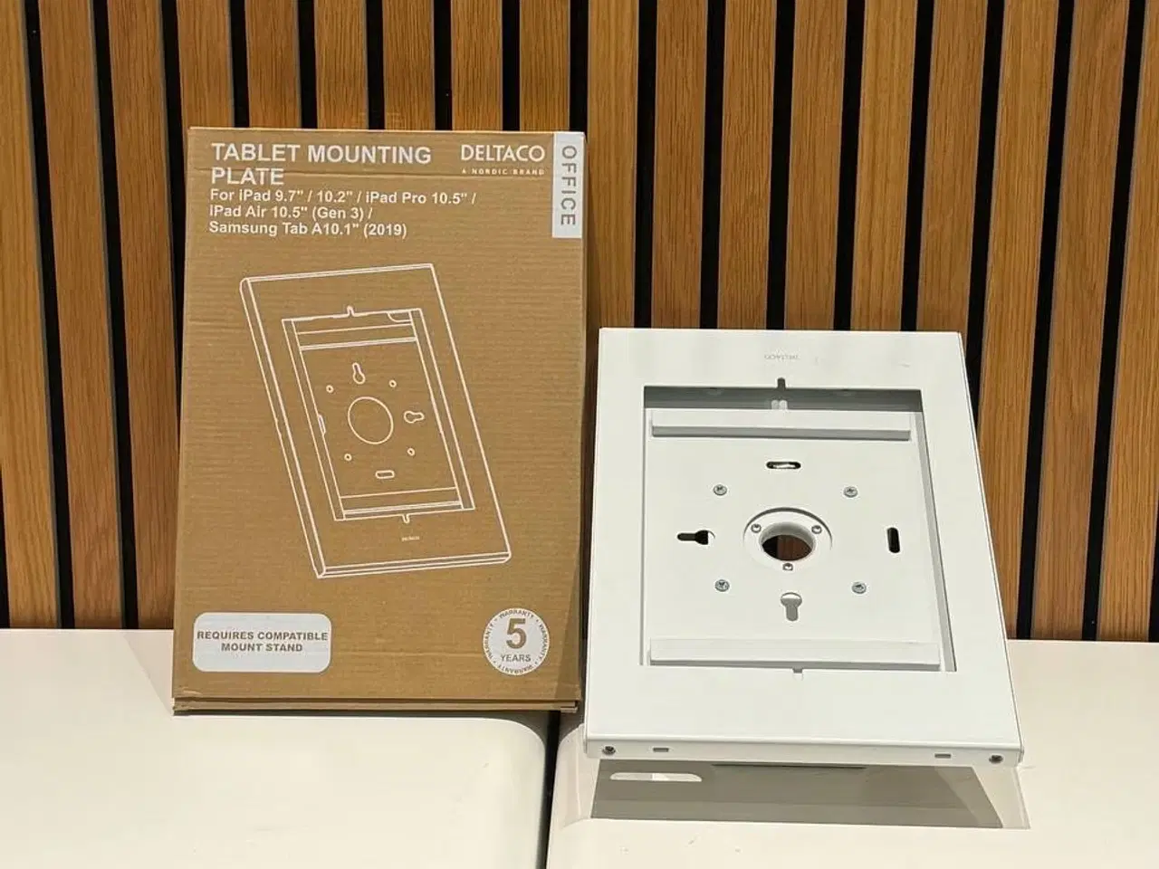 Billede 1 - Disco tabletbeslag til væg, hvid