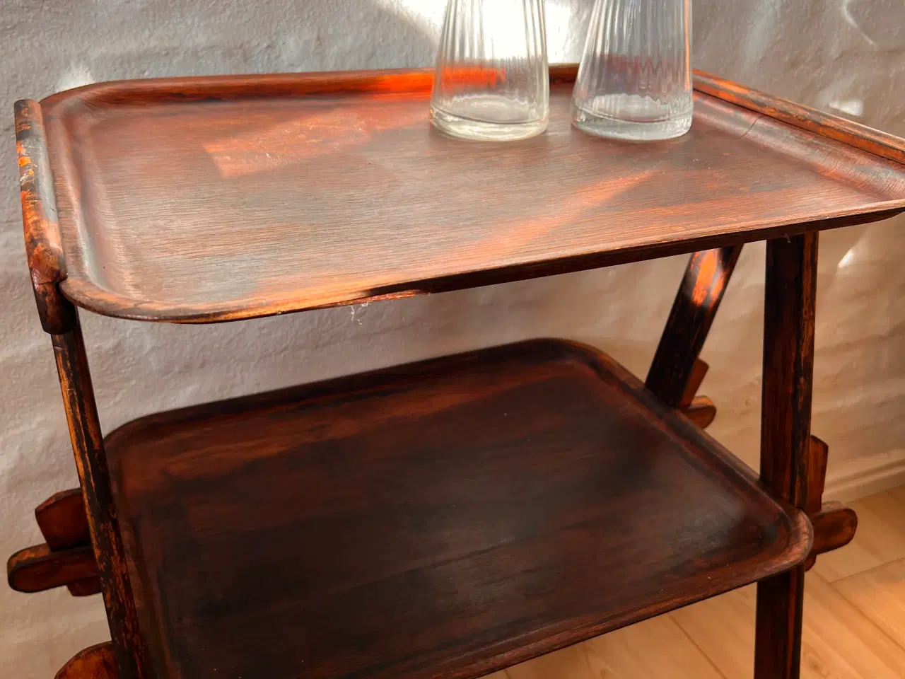 Billede 1 - Vintage bakkebord i træ – charmerende og unikt