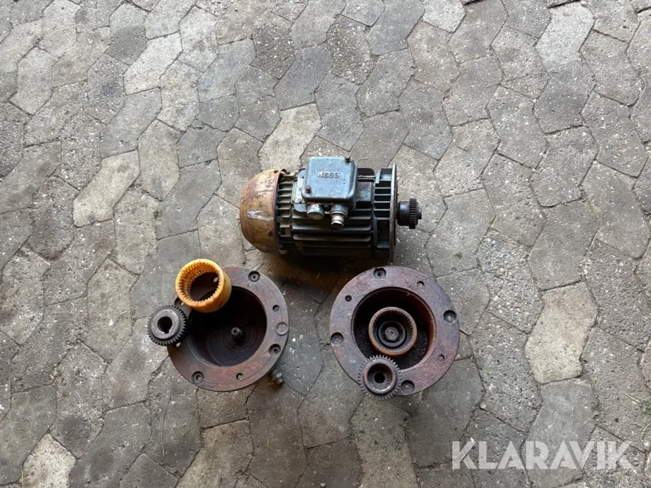 Billede 6 - Pumpe til indbyg. I hydrauliktank 2 stk + elmotor