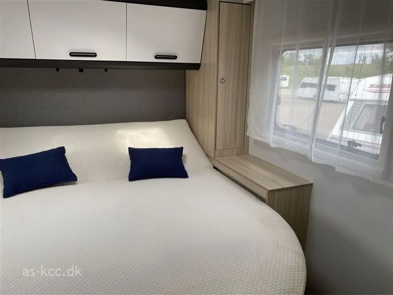 Billede 14 - 2021 - Sun Living S 75 SC   Sun Living S 75 SC autocamper med fritstående dobbeltseng.
