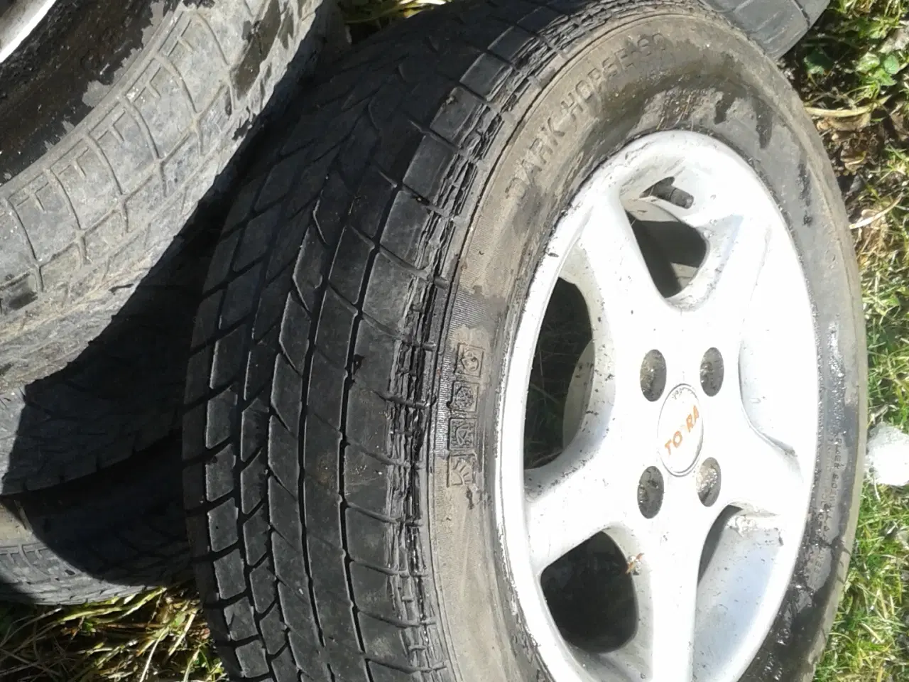 Billede 1 - Bildæk 9 stk og fælge sælges 