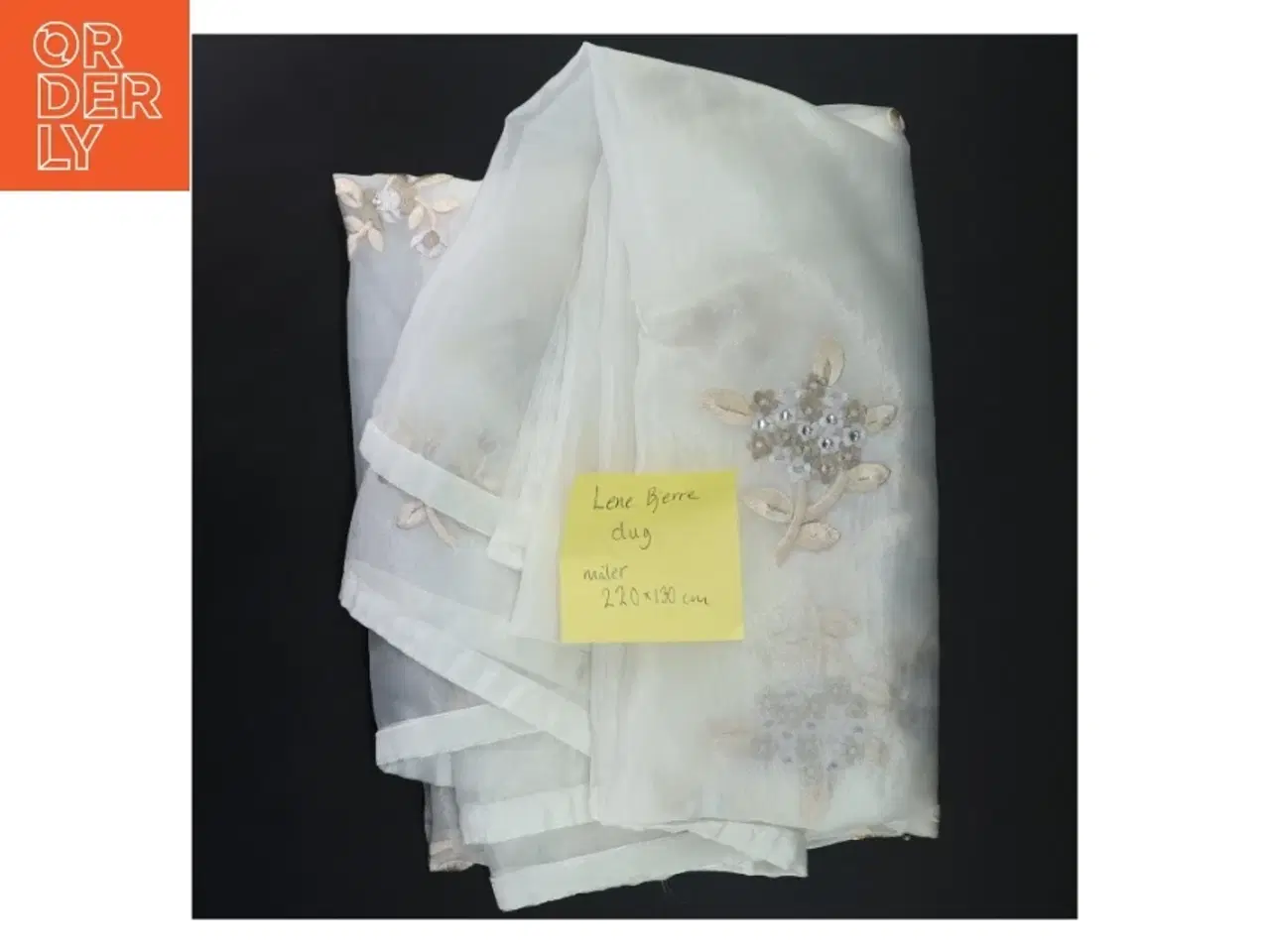 Billede 1 - Lene Bjerre dug med blomsterbroderi (str. 220x130 cm)