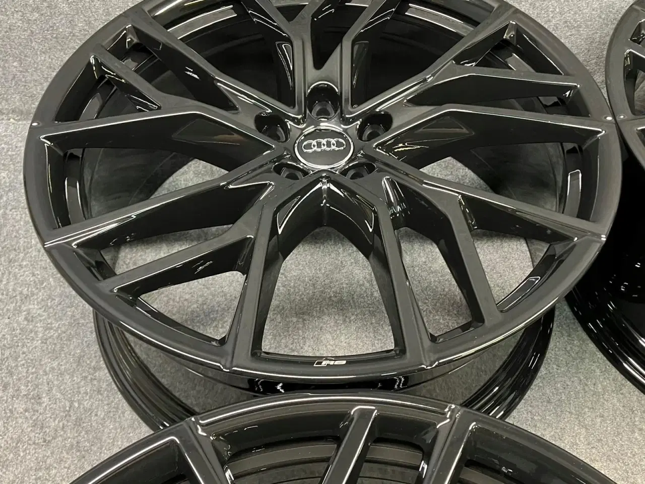 Billede 2 - ALUFÆLGE AUDI Q4 89A RS E TRON 21"