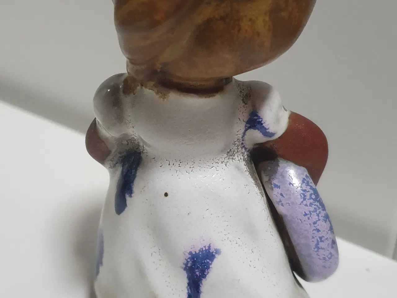 Billede 2 - Porcelænsfigur - Kvinde med badering i hånden