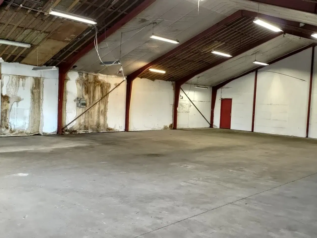 Billede 1 - Isoleret Lagerhal. med tag fra 2021