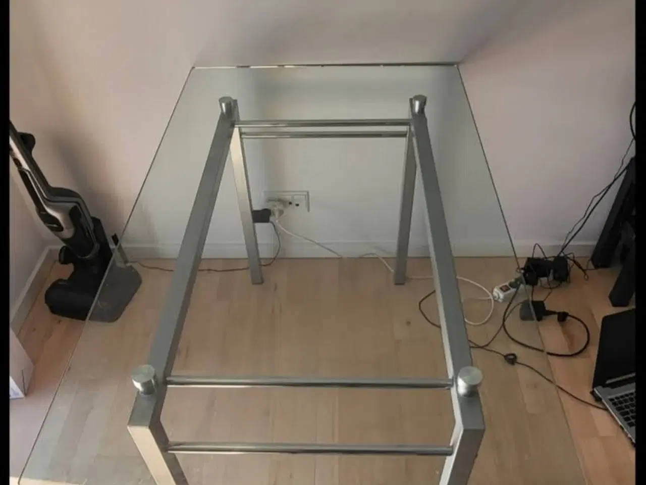 Billede 1 - Spisebord med glasplade