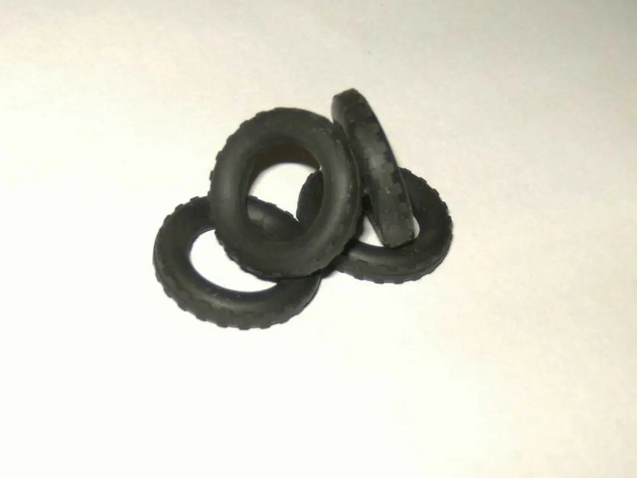 Billede 3 - Ny dæk til Tekno Blikbiler.