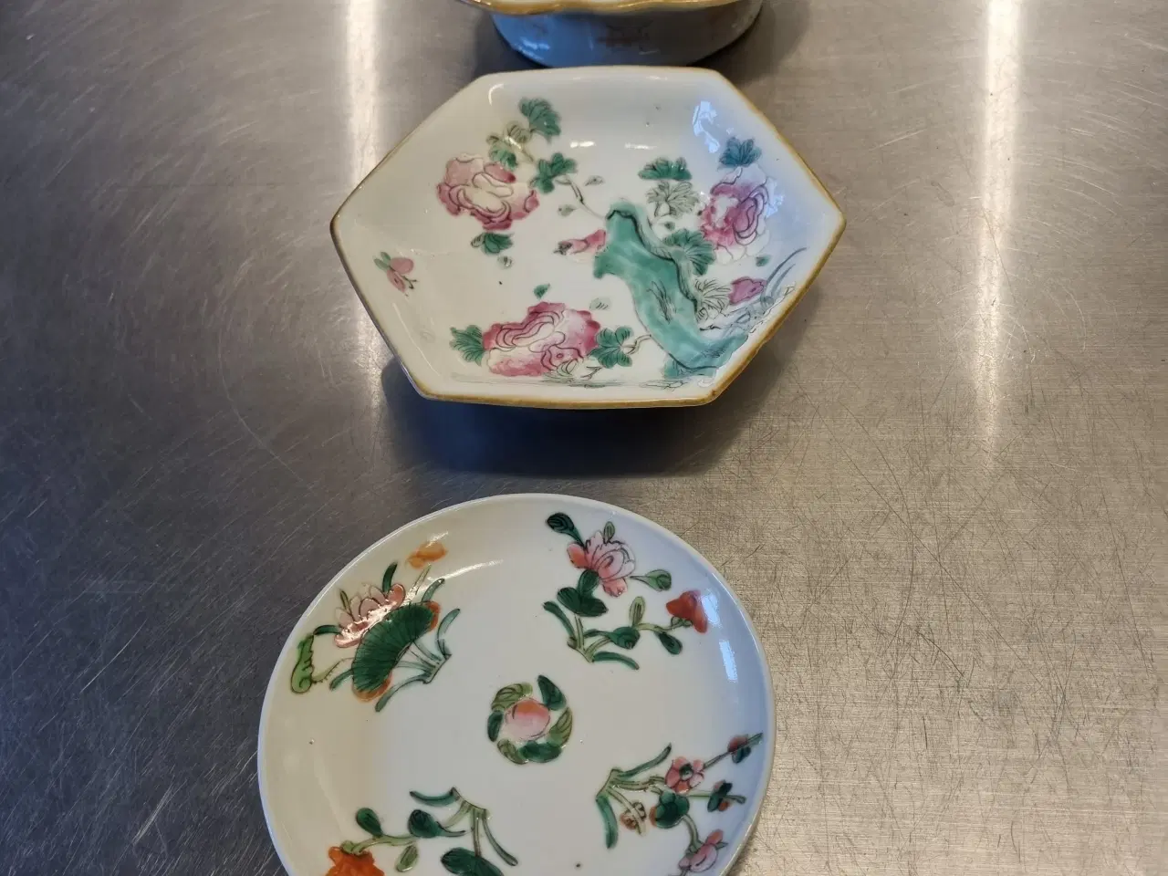 Billede 1 - 3 kinesiske askebægre sælges.