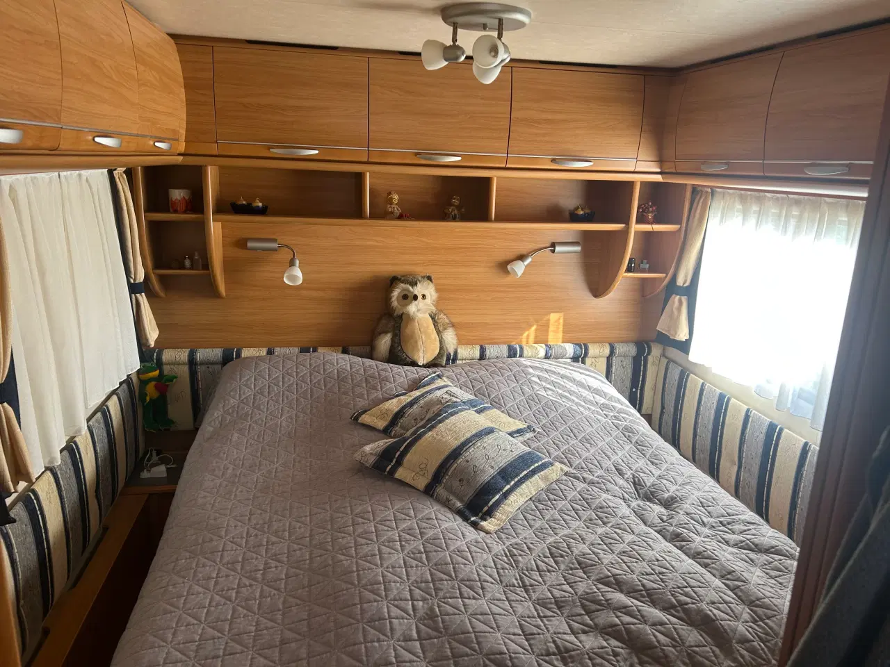 Billede 1 - Campingvogn med massere af plads.