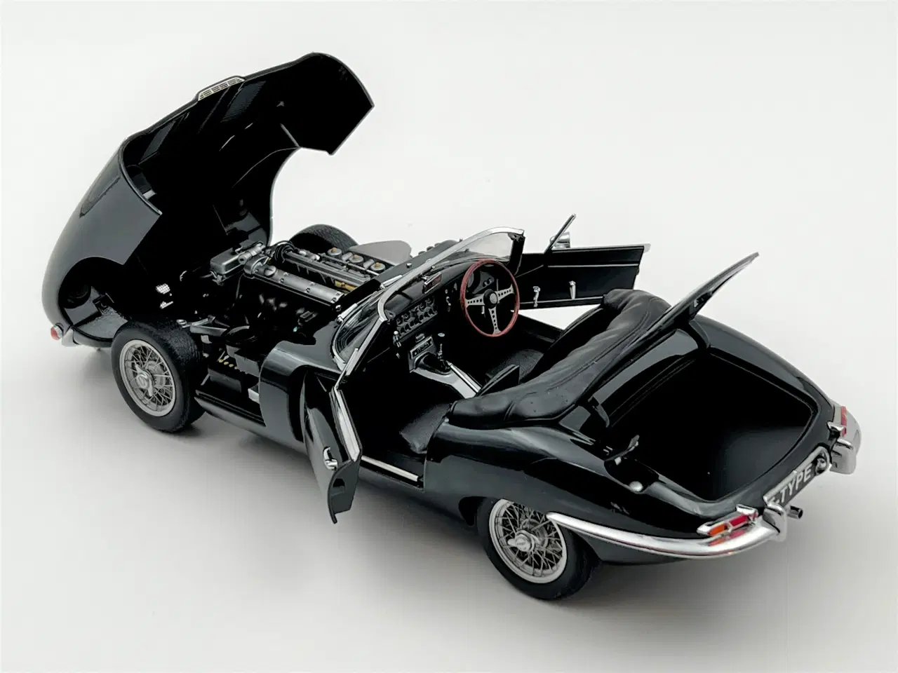 Billede 5 - AUTOart - 1961 Jaguar E-Type Roadster 3,8 - 1:18