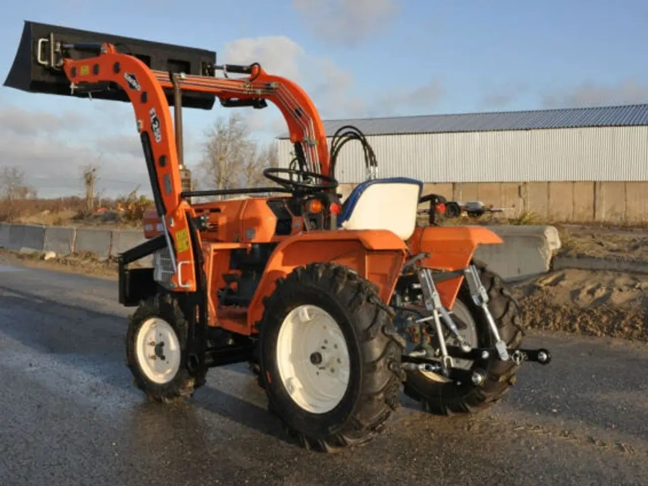 Billede 4 - Traktor Kubota B1400D 4x4 mit FL-250 Frontlader
