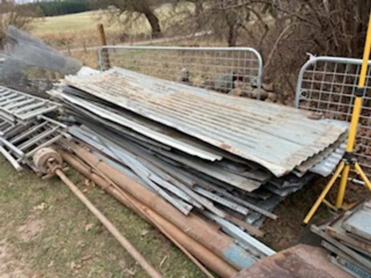 Billede 1 - Skrot - diverse stål og jern til afhentning