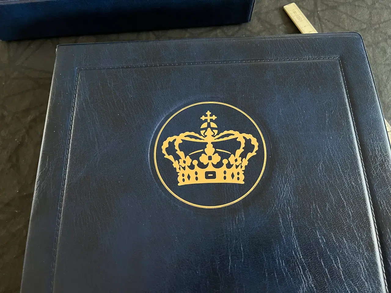 Billede 1 - Royalt Leuchtturm frimærkealbum