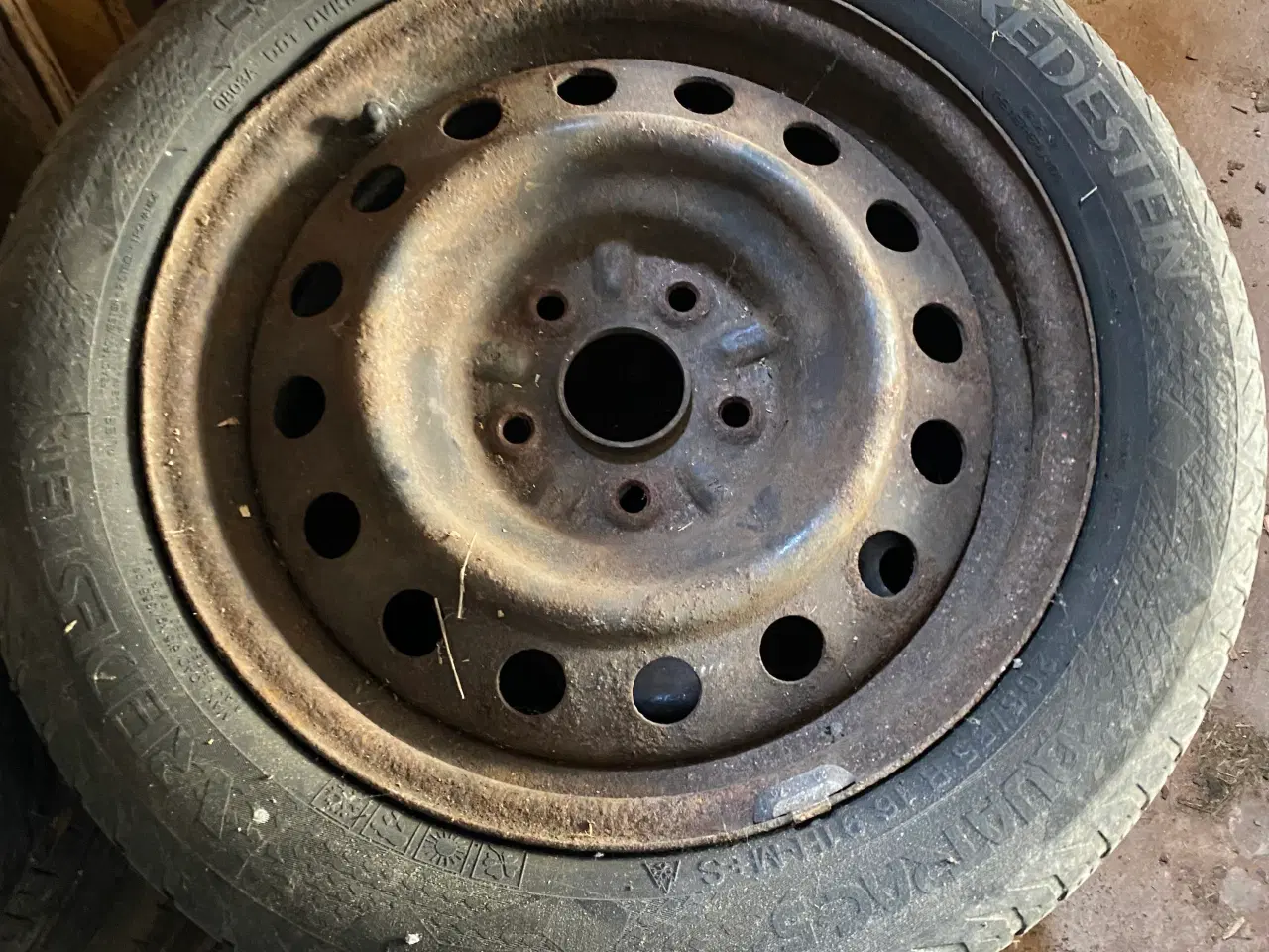 Billede 1 - Vinterdæk 205/55/16 passer til toyota corolla vers
