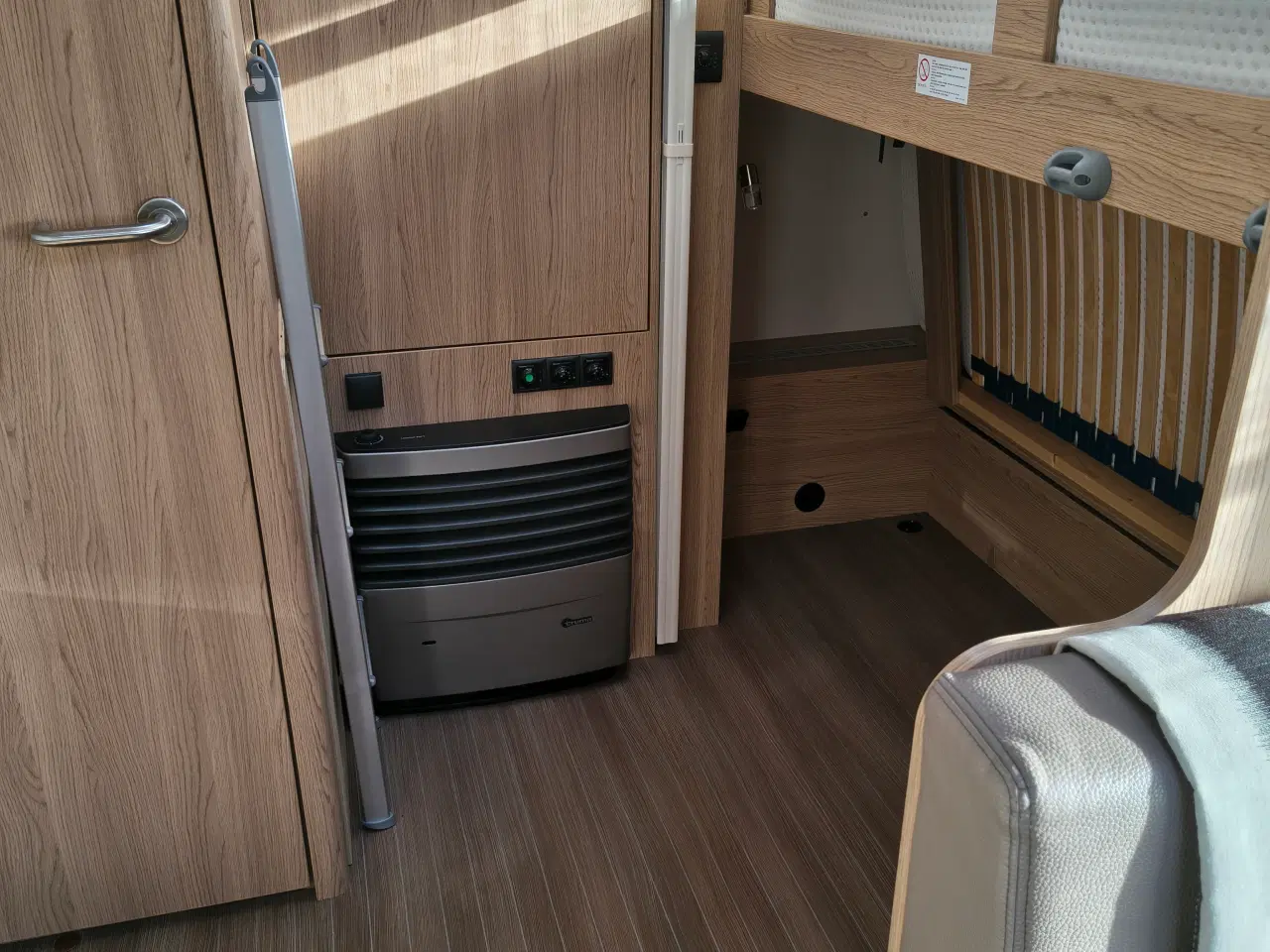 Billede 3 - Bürstner Averso 570TK køjevogn med meget gulvplads