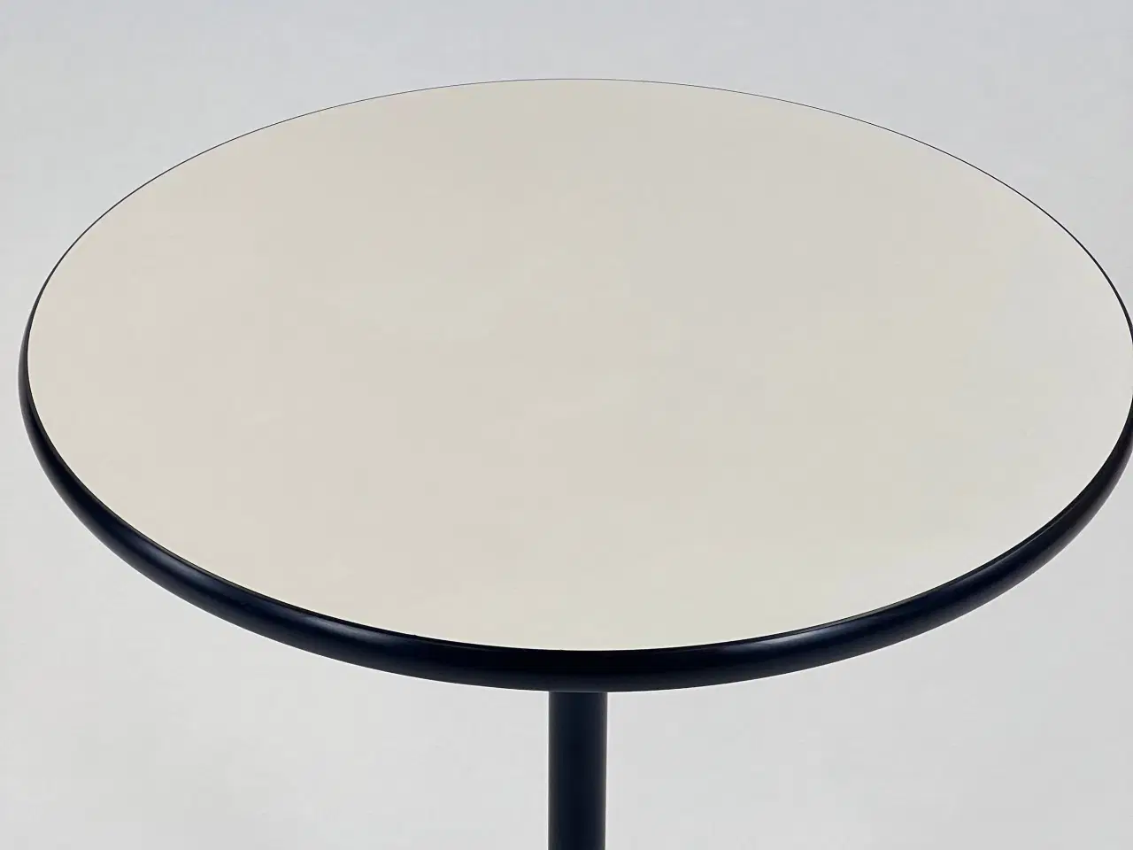 Billede 3 - Vitra Rundbord af Charles Eames Ø70 cm