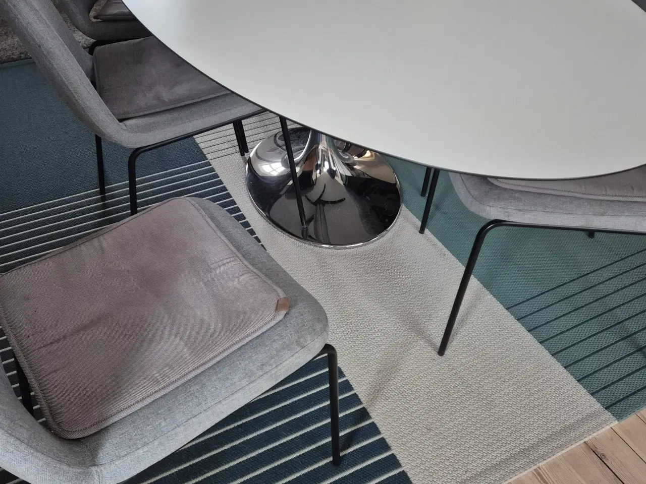 Billede 2 - Spisebord + 6 stole