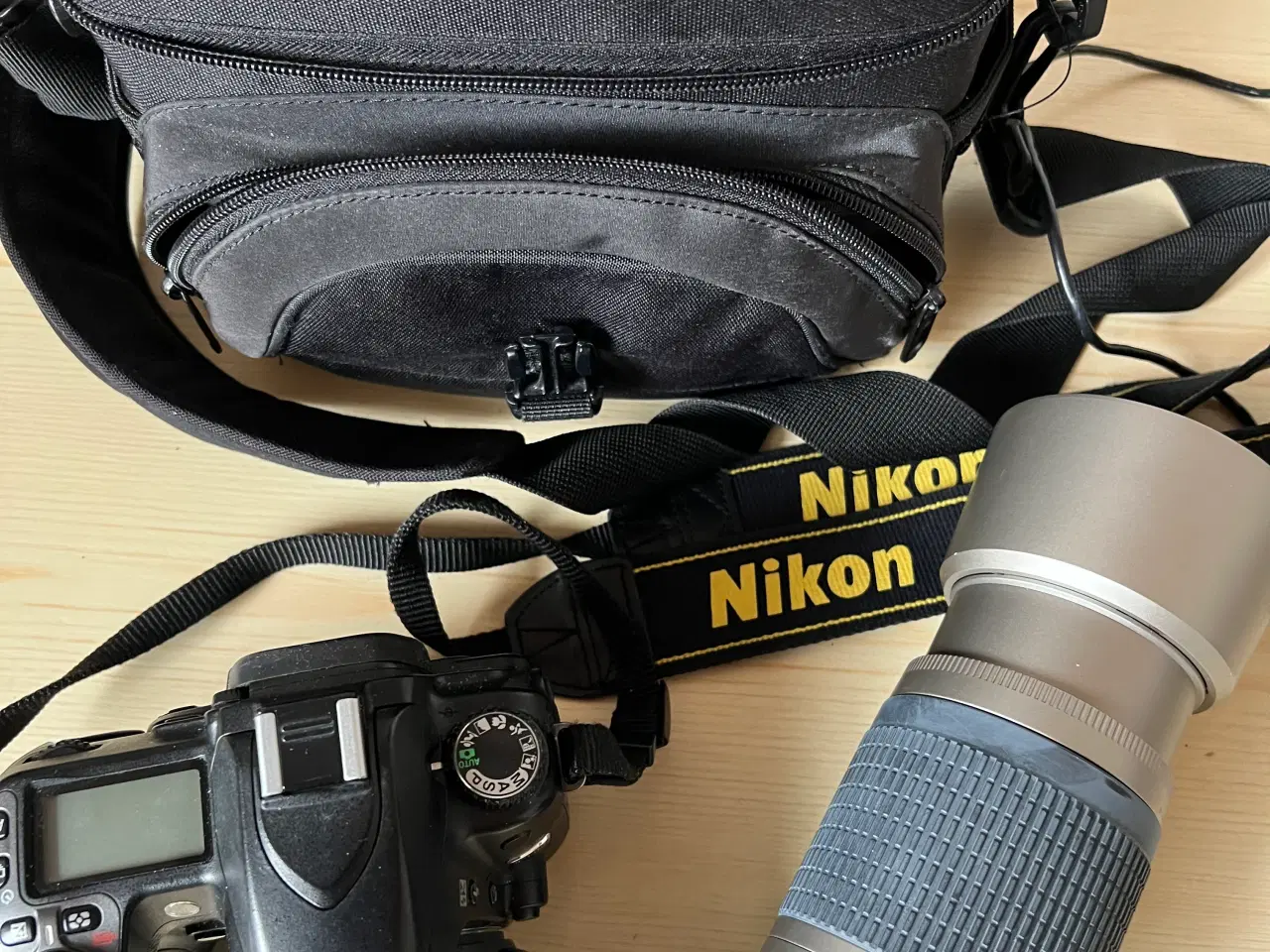 Billede 1 - Nikon med tilbehør og zoom objektiv