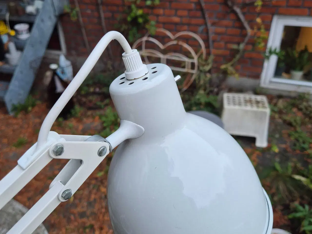 Billede 9 - Hvid arkitektlampe fra Luxo med parabolskærm