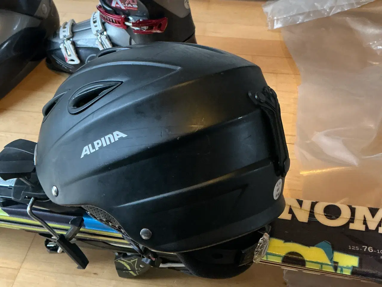 Billede 6 - Ski, stave, hjelm og støvler