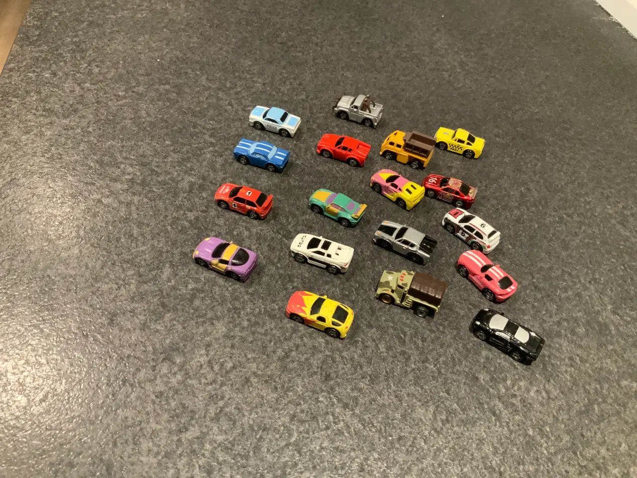 Billede 2 - 18 mikro biler