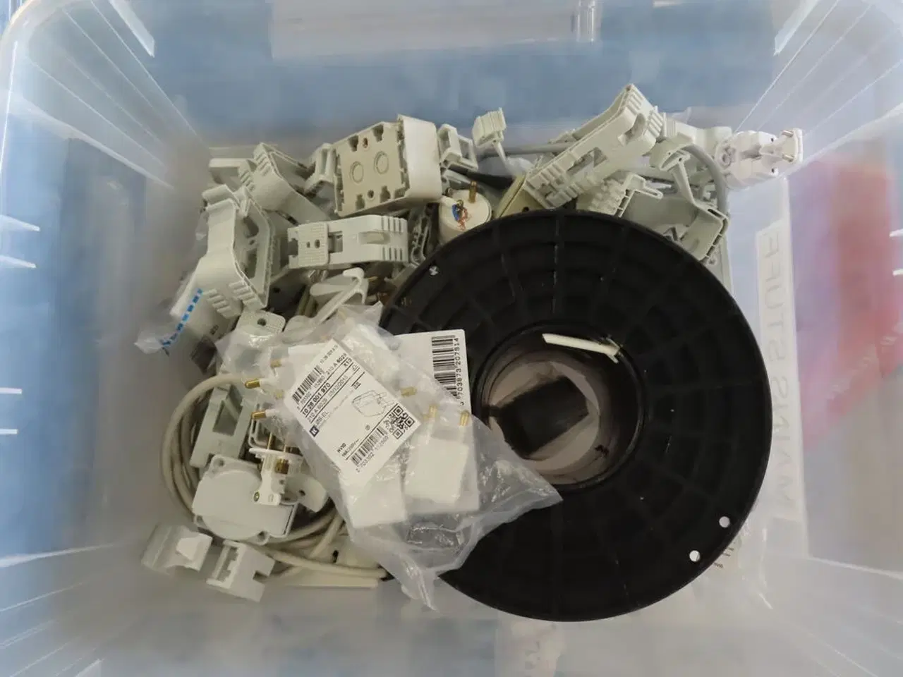 Billede 13 - Palle med rester fra TC ELECTRONIC