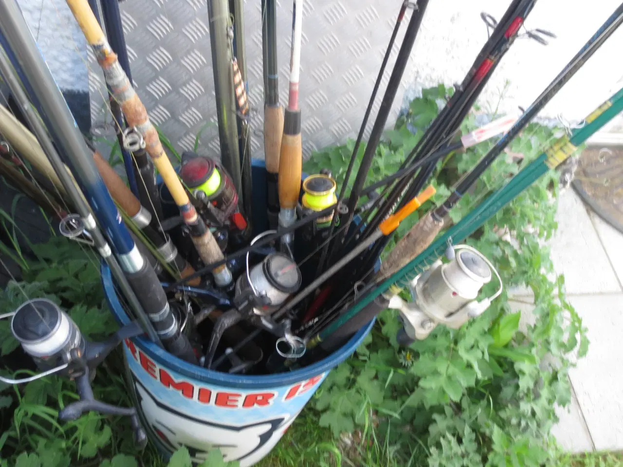 Billede 16 - Fiskestænger Med Hjul 4 Sæt.2 røde sæt,+Div.Knive