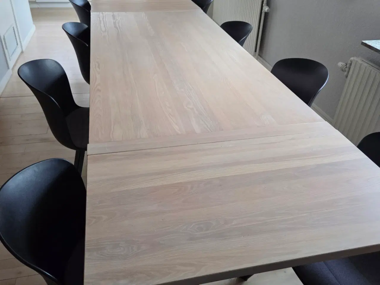 Billede 2 - Spisebordssæt - egetræs bord med 10 stk. spisebord