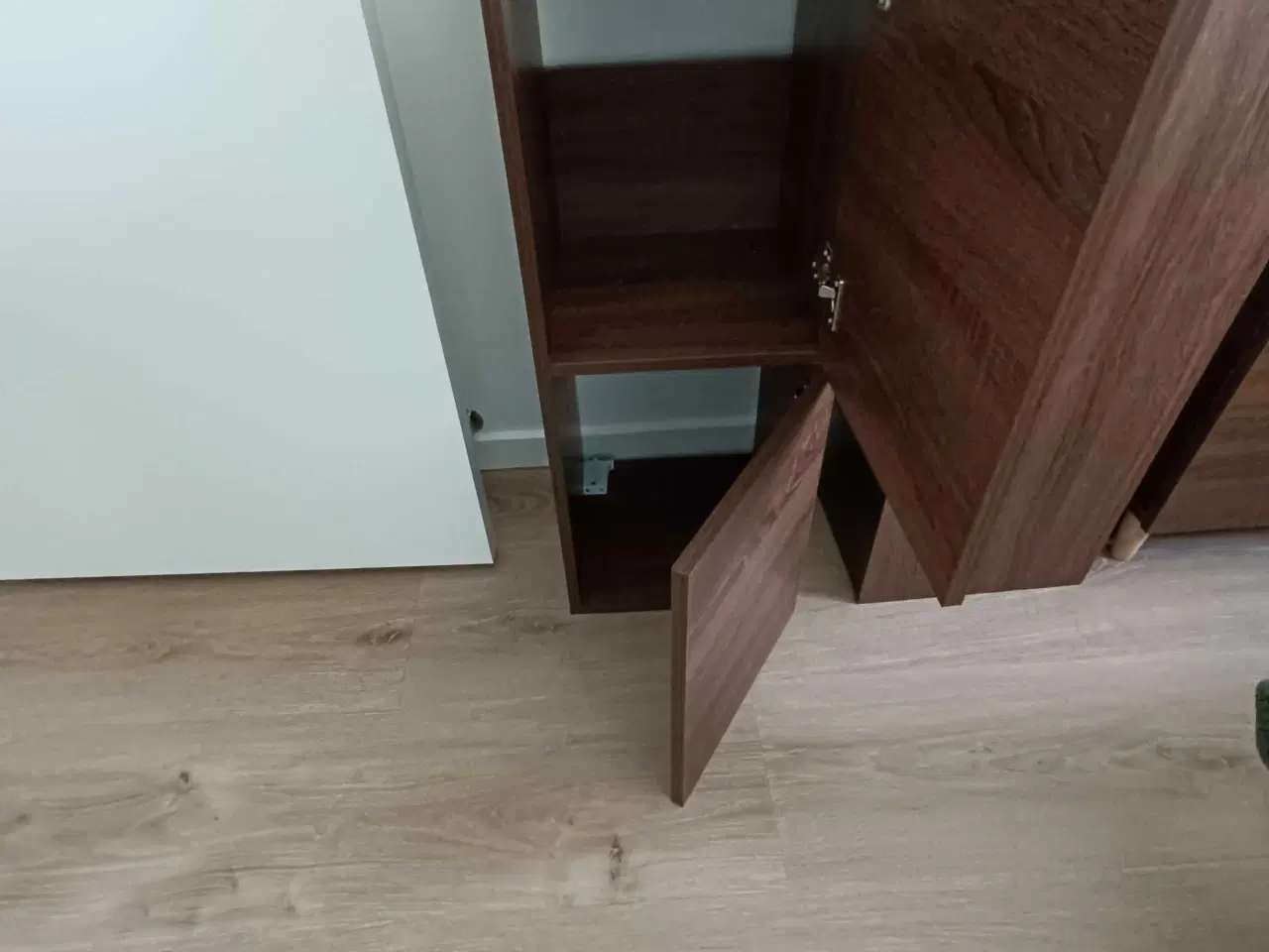 Billede 5 - Flot tvbord med 3 væg moduler 