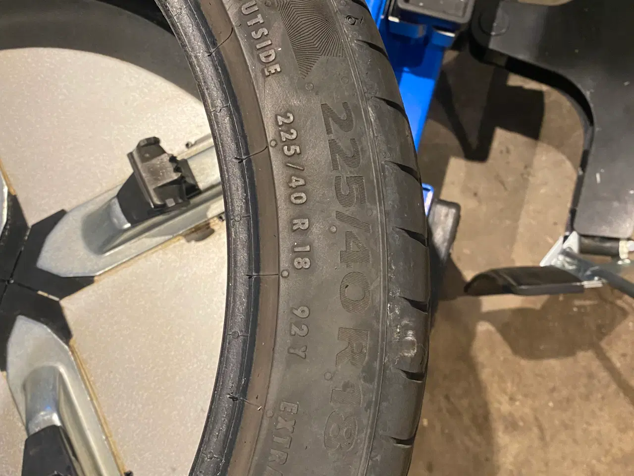 Billede 1 - Dæk 225/40-18