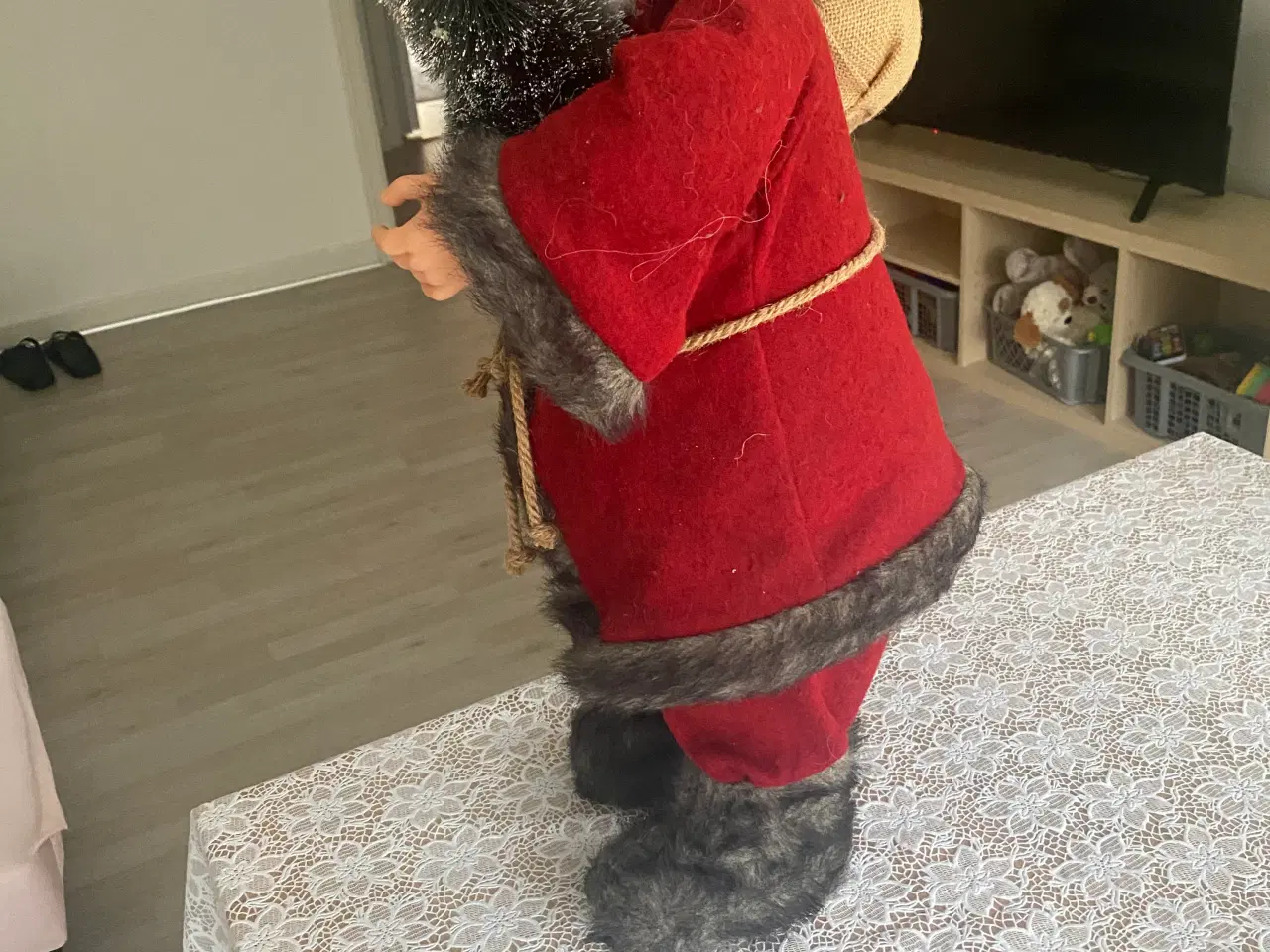 Billede 3 - Special hjemmelavede nisse med stof tøj på 62 cm