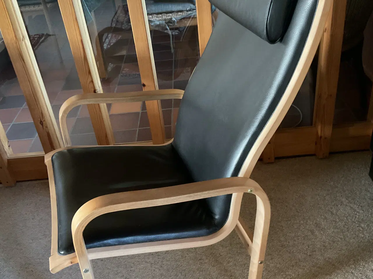 Billede 3 - Lænestol, med sort læder, meget lidt brugt.
