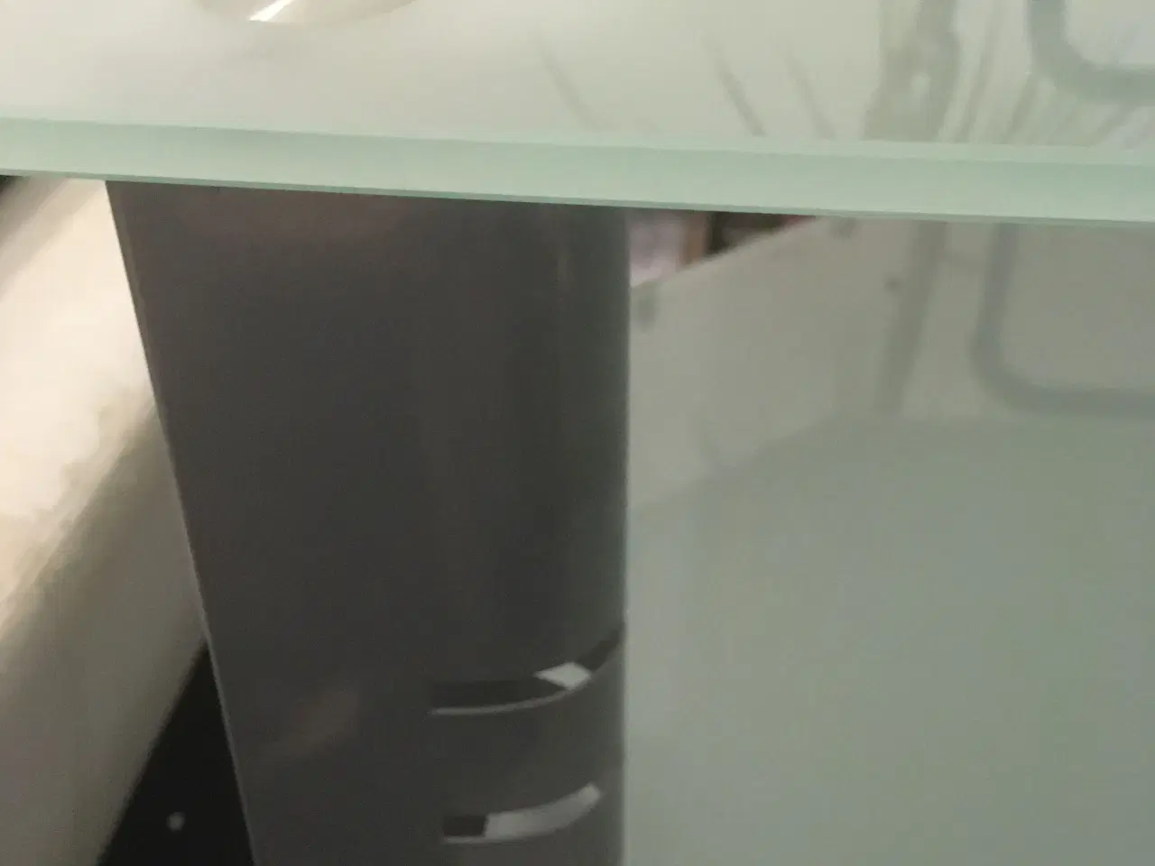 Billede 3 - TV-bord af glas og metal