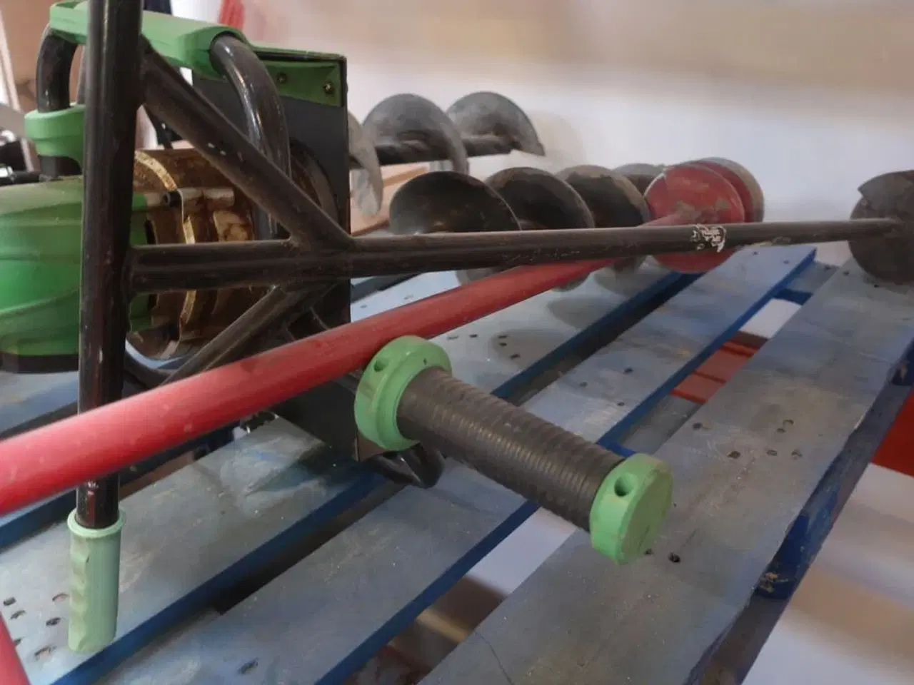 Billede 2 - Pælebor 1 med motor, 2 med håndkraft