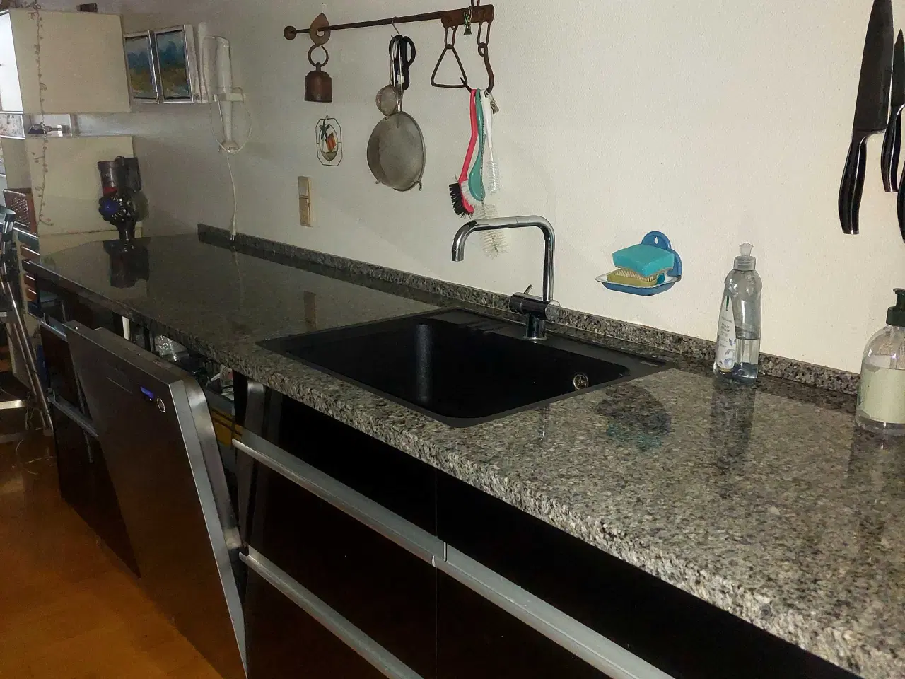 Billede 2 - Tviskøkken i sort højglans