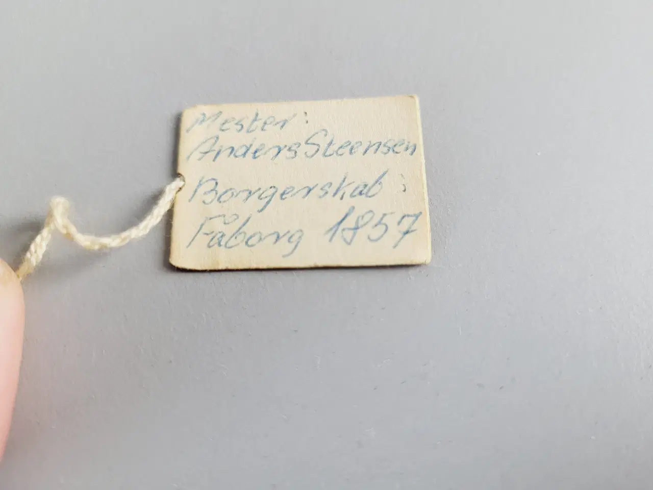 Billede 8 - ⭐️· Antikt vægophæng med broderi og dekorative pib