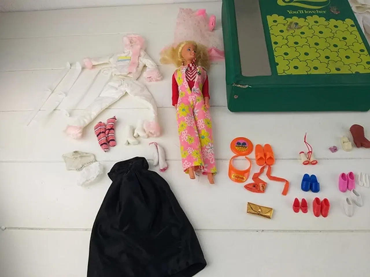 Billede 2 - Fleur kuffert med masser af Barbie og Ken tilbehør