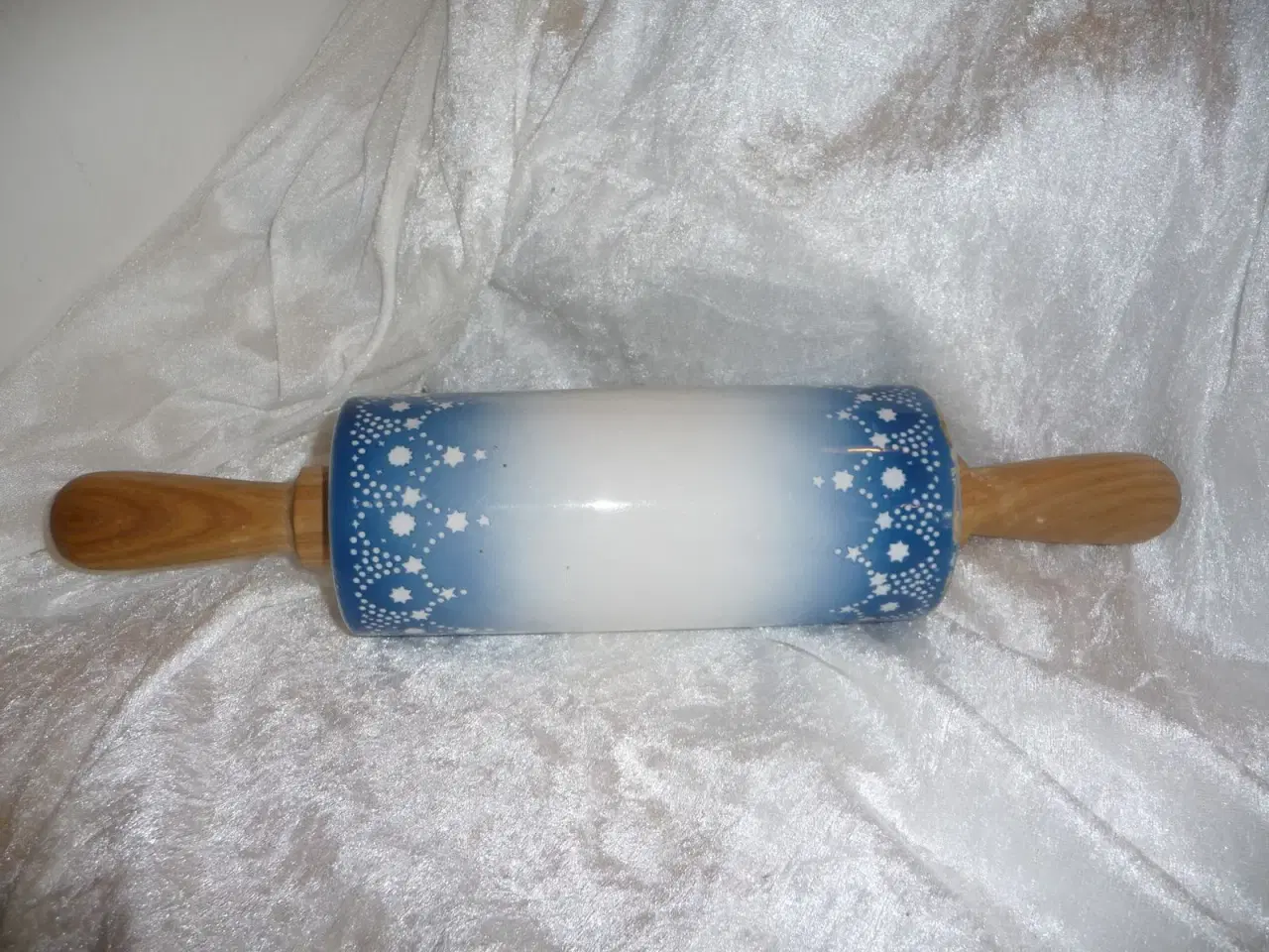 Billede 1 - porcelæns kagerulle, med træ håndtag