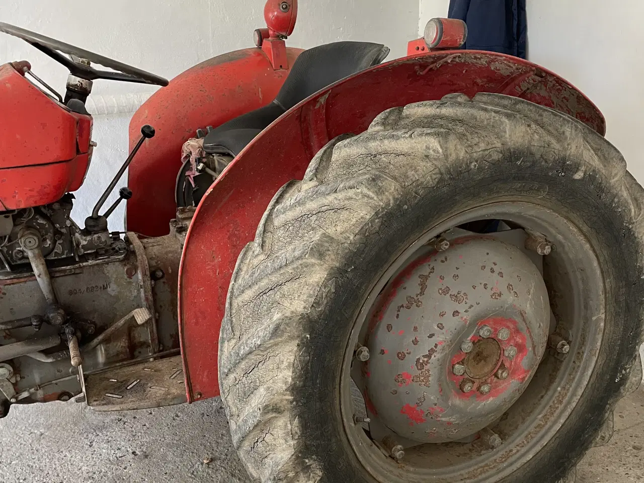 Billede 10 - Rød Massey Ferguson 135 - 1975 - Benzin
