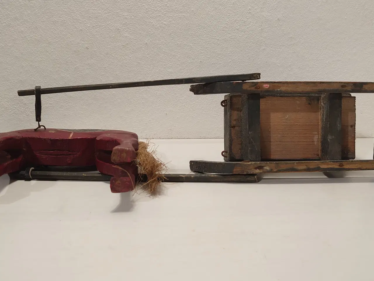 Billede 6 - Fængselslegetøj: Kane med hest. Ca 1930. L 42cm