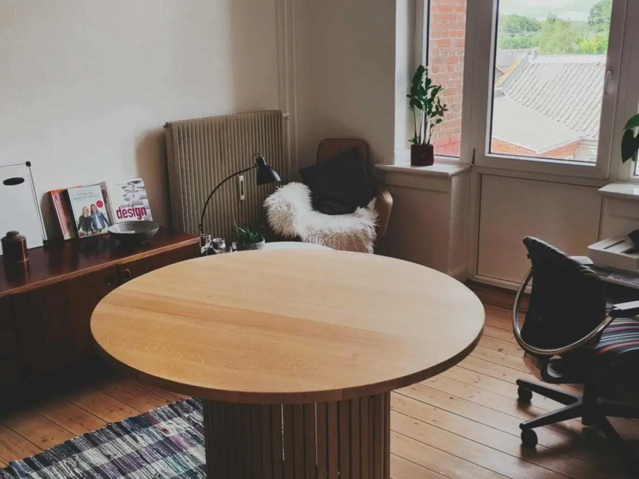 Billede 1 - Luksus rundt massiv egetræ spisebord med tillægspl