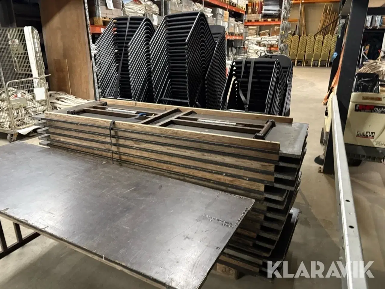 Billede 2 - Klapsammen borde med stole 18styk borde og 88styk stole