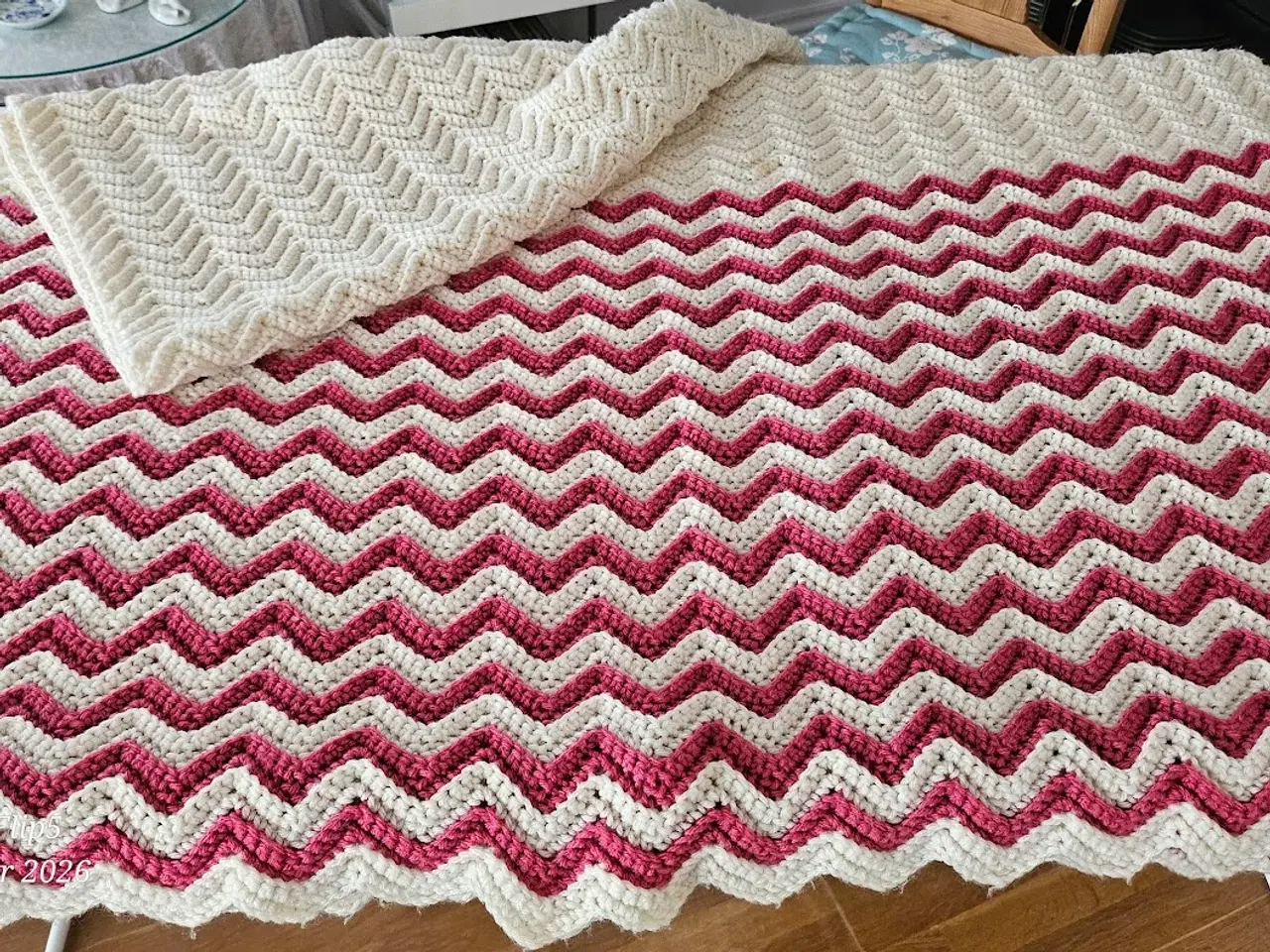 Billede 1 - Hjemme Strikket sengetæppe med flot bølgemønster