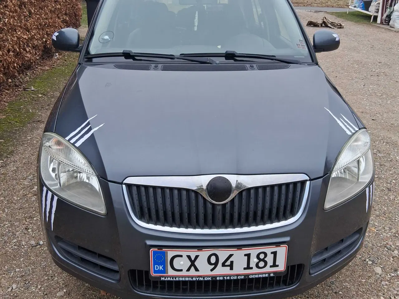 Billede 1 - Byd nu rummelig familiebil med træk