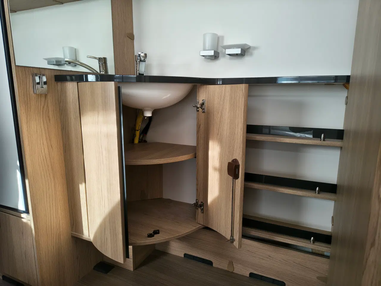 Billede 18 - Bürstner Averso 570TK køjevogn med meget gulvplads